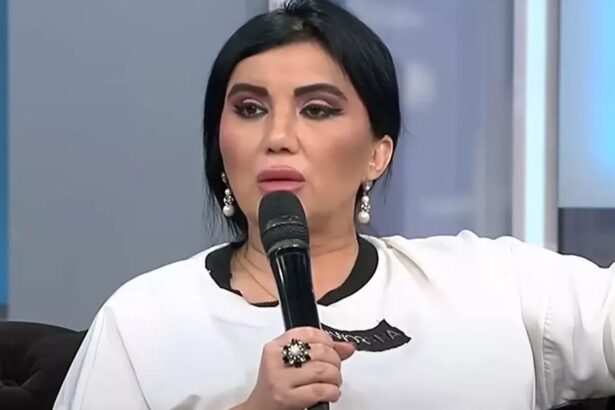 fotoadriana bahmuteanu da din casa si spune ce se intampla in pauzele de filmare ale emisiunilor socant cutremurator si apocaliptic daca ati auzi ce se vorbeste 6a2905ea747aa
