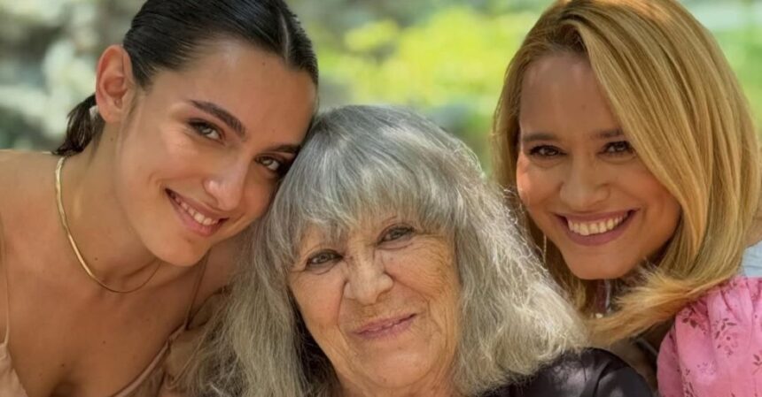 fotomama andreea esca a implinit 85 de ani vedeta pro tv si alexia eram urari emotionante iti multumesc pentru tot 6a25995a31d70