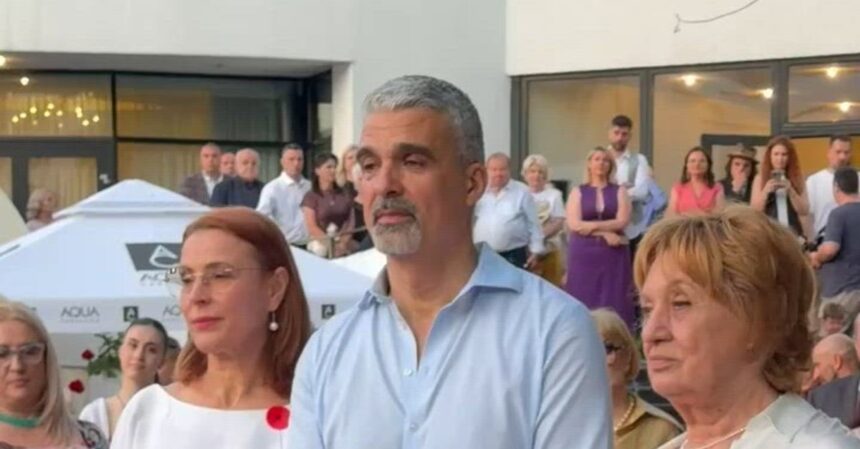 videoce meniu a avut aseara aurelian temisan la reinterpretarea nuntii cu monica davidescu preotul care i a cununat acum 20 de ani a oficiat o noua slujba langa piscina 6a218e95d8062