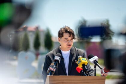 videoselly si a adus pentru prima data parintii pe santierul statiunii nibiru sunt cu adevarat mandru de andrei 6a300a6653428