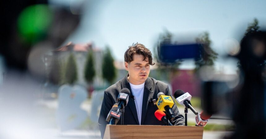 videoselly si a adus pentru prima data parintii pe santierul statiunii nibiru sunt cu adevarat mandru de andrei 6a300a6653428